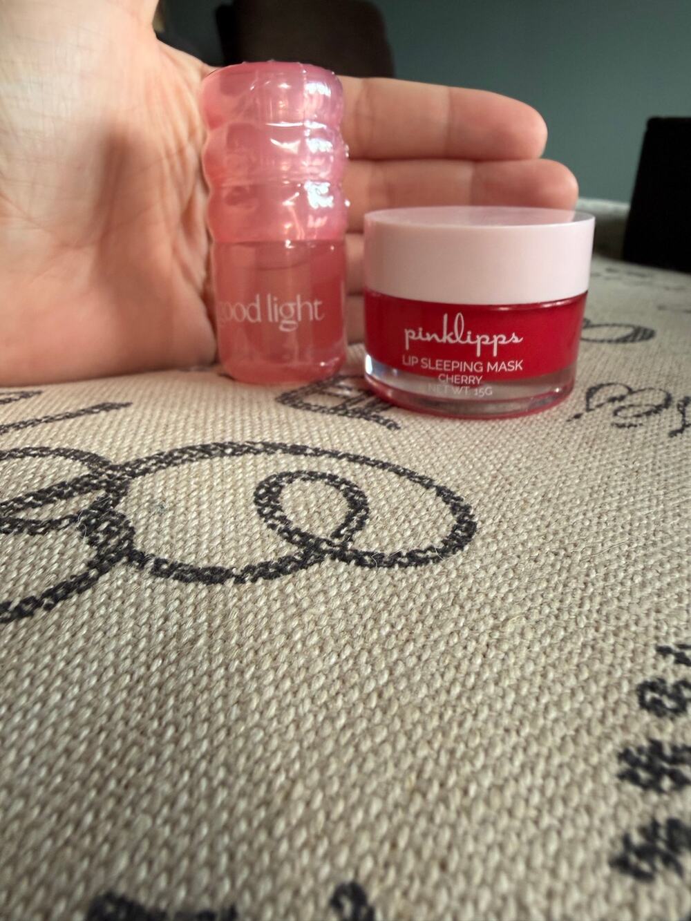 Lip combo with lip sleeping mask (pinklipps) and lip oil (good light)